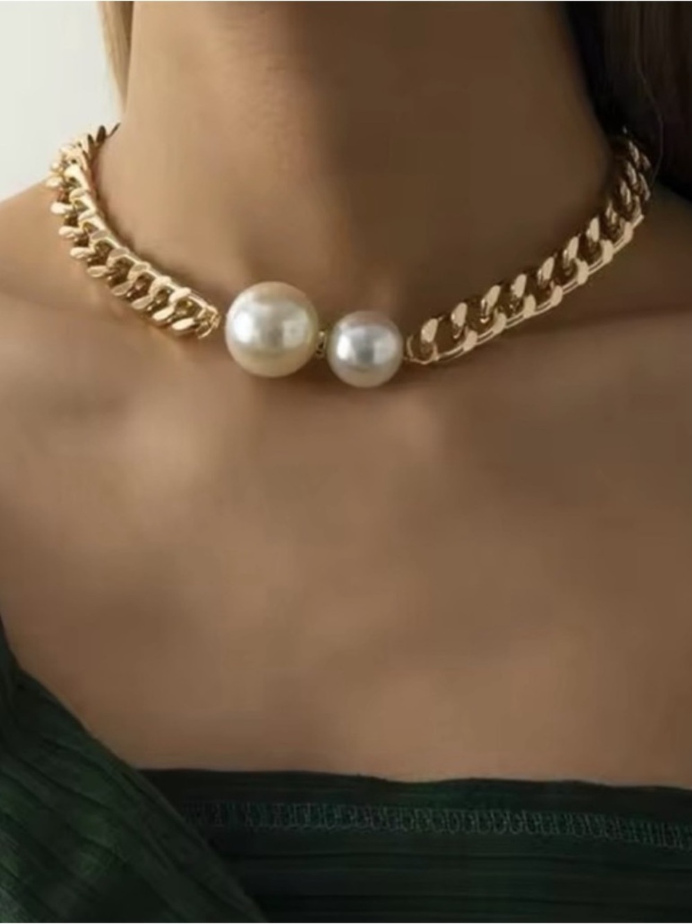 New Ginevra Pearl Gold Chain
Statement Necklace